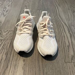 Women’s Adidas Ultra Boost 5.0 DNA size 7.5
